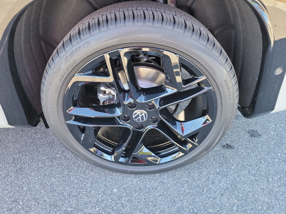 3VVHR7RM4TM050572 2026 Volkswagen Tiguan SE R-Line Black