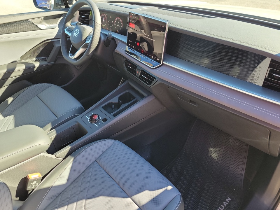 3VVHR7RM4TM050572 2026 Volkswagen Tiguan SE R-Line Black