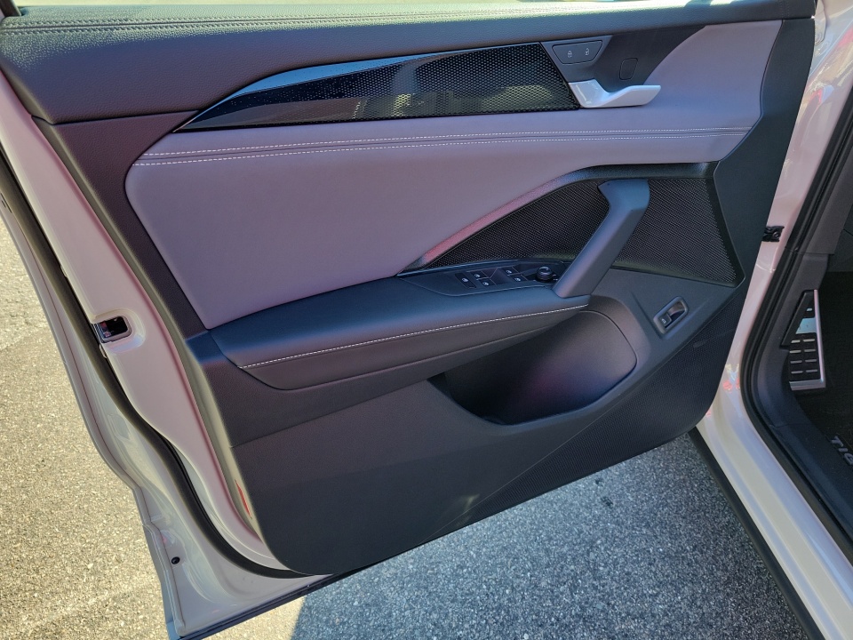 3VVHR7RM4TM050572 2026 Volkswagen Tiguan SE R-Line Black