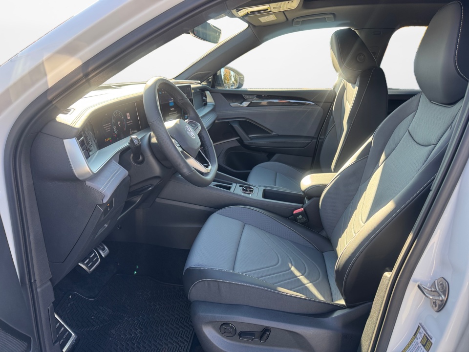 3VVHR7RM7TM010065 2026 Volkswagen Tiguan SE R-Line Black