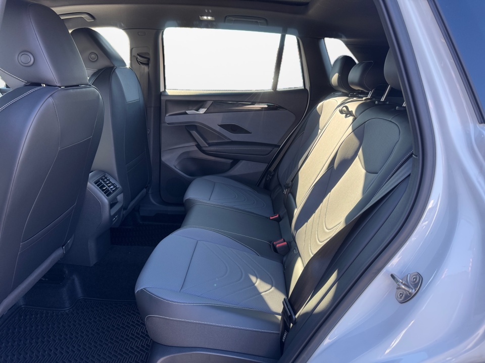 3VVHR7RM7TM010065 2026 Volkswagen Tiguan SE R-Line Black