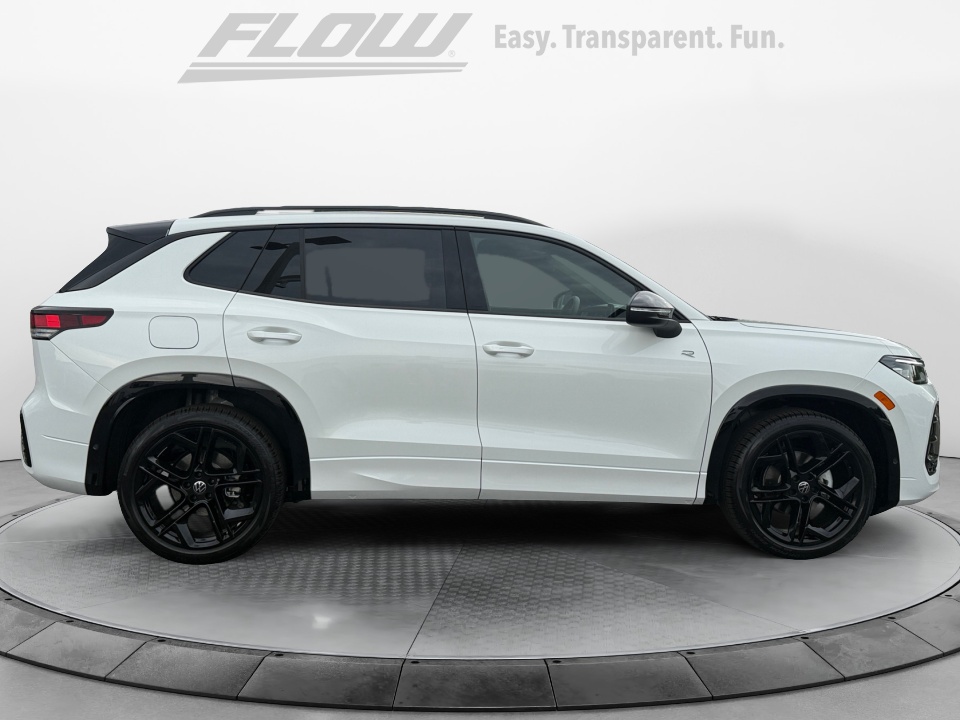3VVHR7RM7TM083744 2026 Volkswagen Tiguan SE R-Line Black