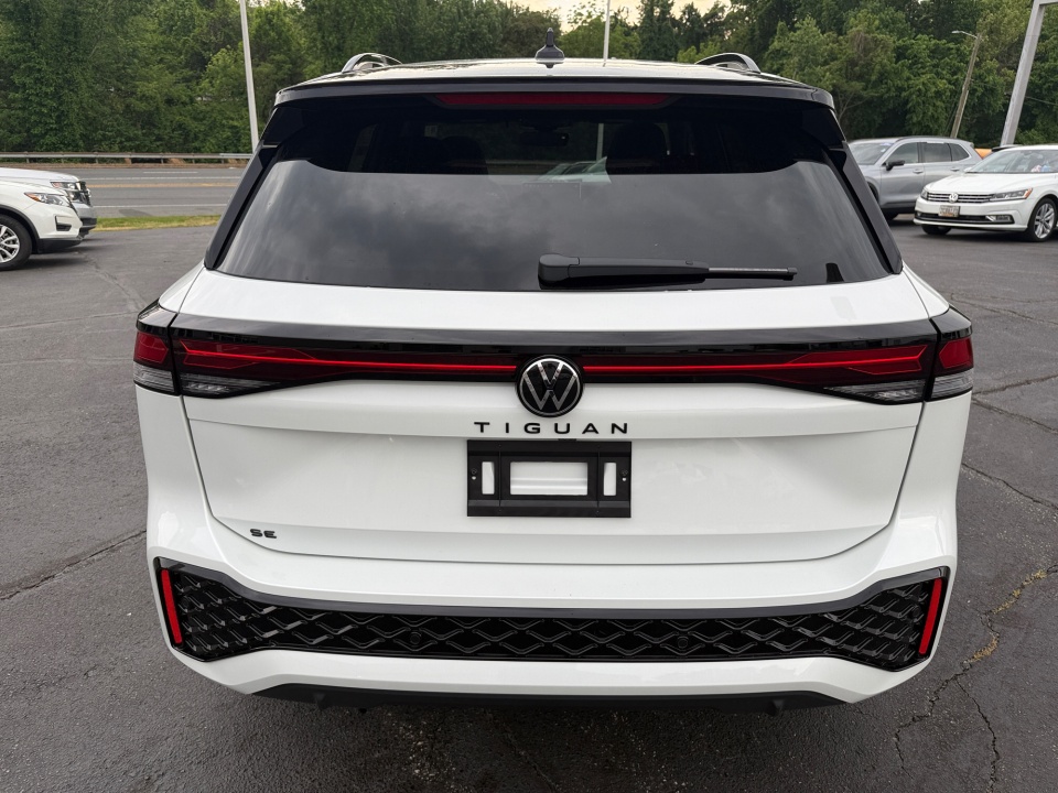 3VVHR7RM7TM083744 2026 Volkswagen Tiguan SE R-Line Black