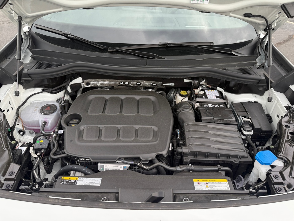 3VVHR7RM7TM083744 2026 Volkswagen Tiguan SE R-Line Black