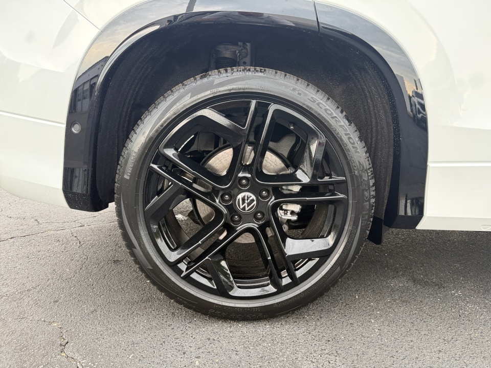 3VVHR7RM7TM083744 2026 Volkswagen Tiguan SE R-Line Black