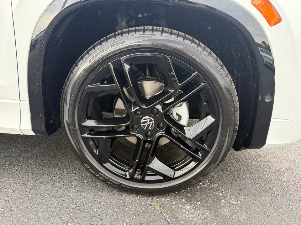 3VVHR7RM7TM083744 2026 Volkswagen Tiguan SE R-Line Black