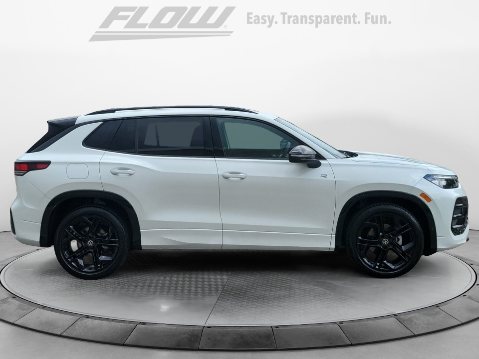 3VVHR7RMXTM131950 2026 Volkswagen Tiguan SE R-Line Black