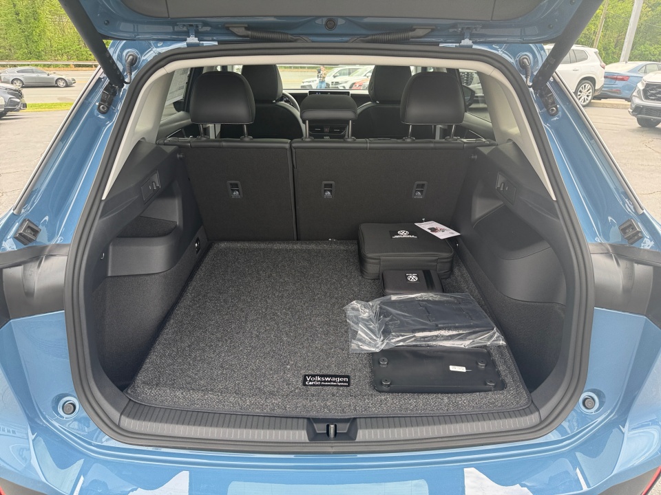3VVNR7RM2TM090040 2026 Volkswagen Tiguan SE