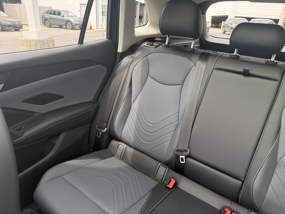 3VVNR7RM2TM090040 2026 Volkswagen Tiguan SE