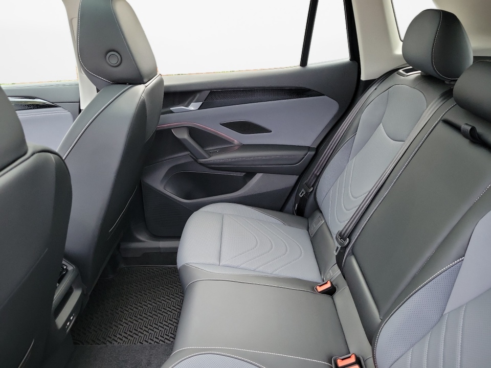 3VVNR7RM5TM031533 2026 Volkswagen Tiguan SE