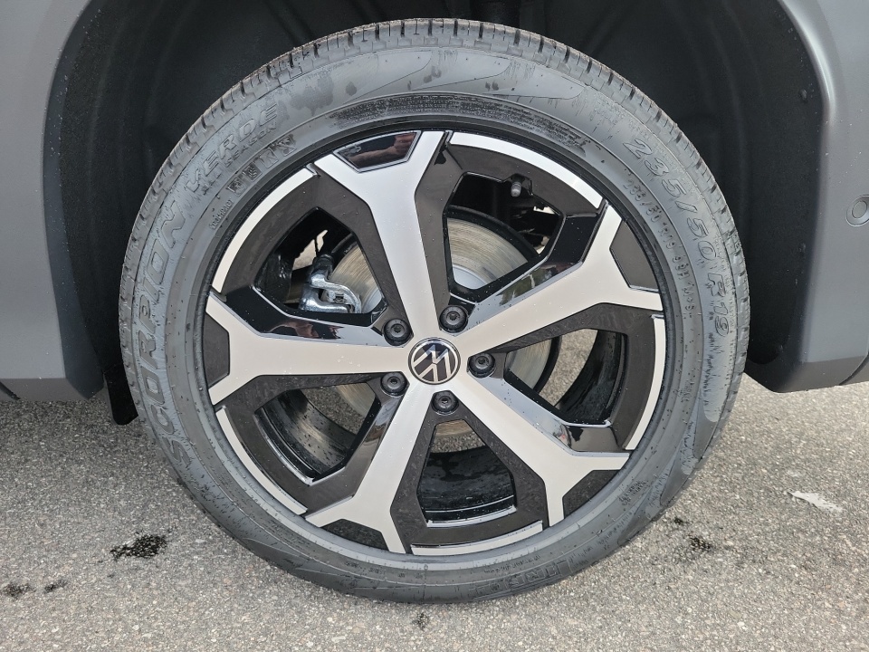 3VVNR7RM5TM031533 2026 Volkswagen Tiguan SE