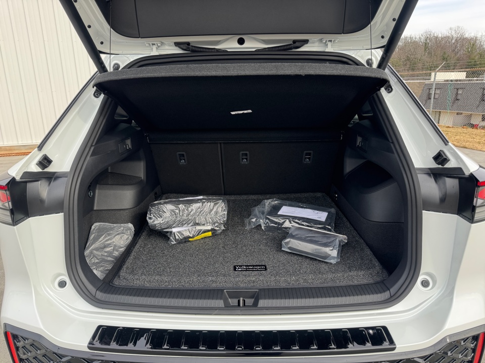 3VVUW7RM1TM037057 2026 Volkswagen Tiguan SEL R-Line Turbo