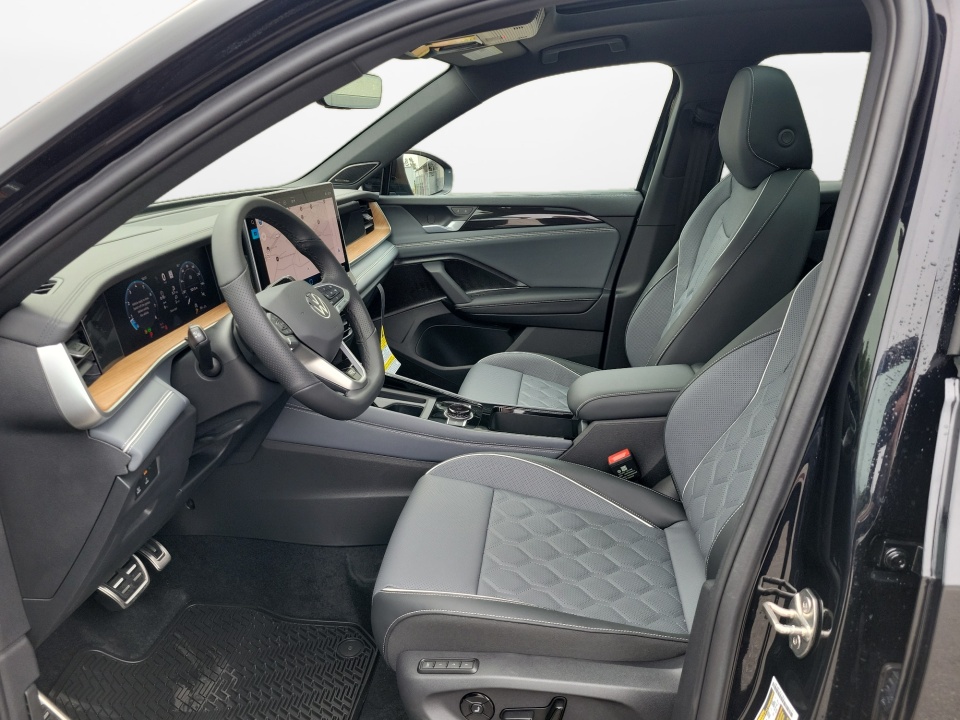 3VVUW7RM1TM065084 2026 Volkswagen Tiguan SEL R-Line Turbo