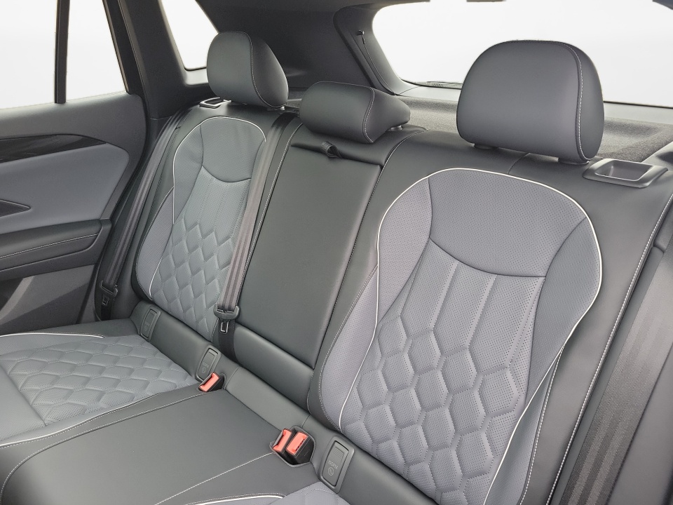 3VVUW7RM1TM065084 2026 Volkswagen Tiguan SEL R-Line Turbo