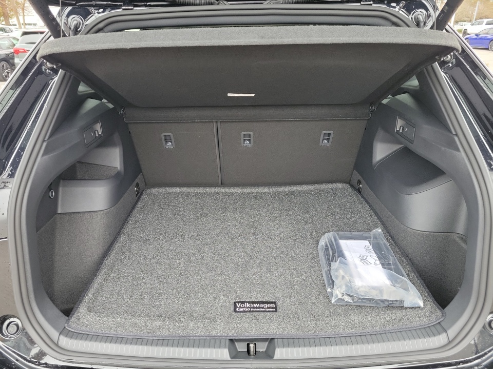 3VVUW7RM1TM065084 2026 Volkswagen Tiguan SEL R-Line Turbo