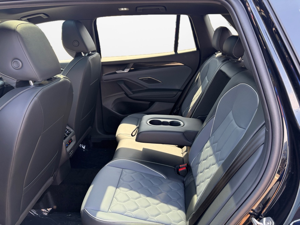 3VVUW7RM5TM073401 2026 Volkswagen Tiguan SEL R-Line Turbo