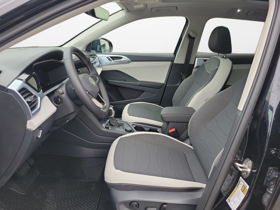 3VVVC7B21TM017882 2026 Volkswagen Taos SE