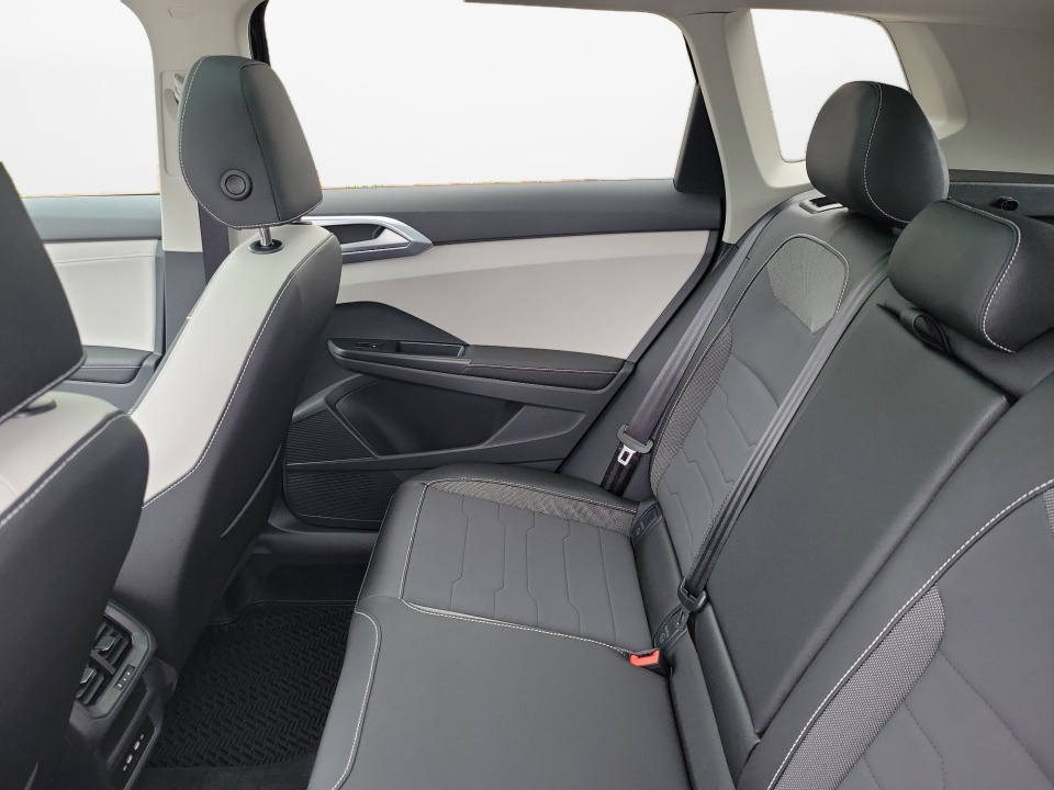 3VVVC7B21TM017882 2026 Volkswagen Taos SE