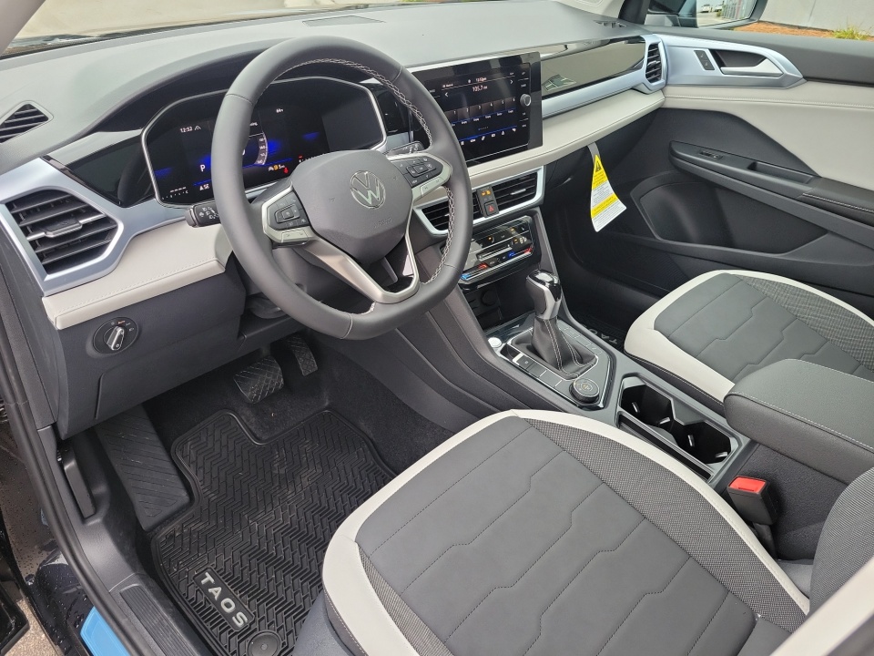 3VVVC7B21TM017882 2026 Volkswagen Taos SE