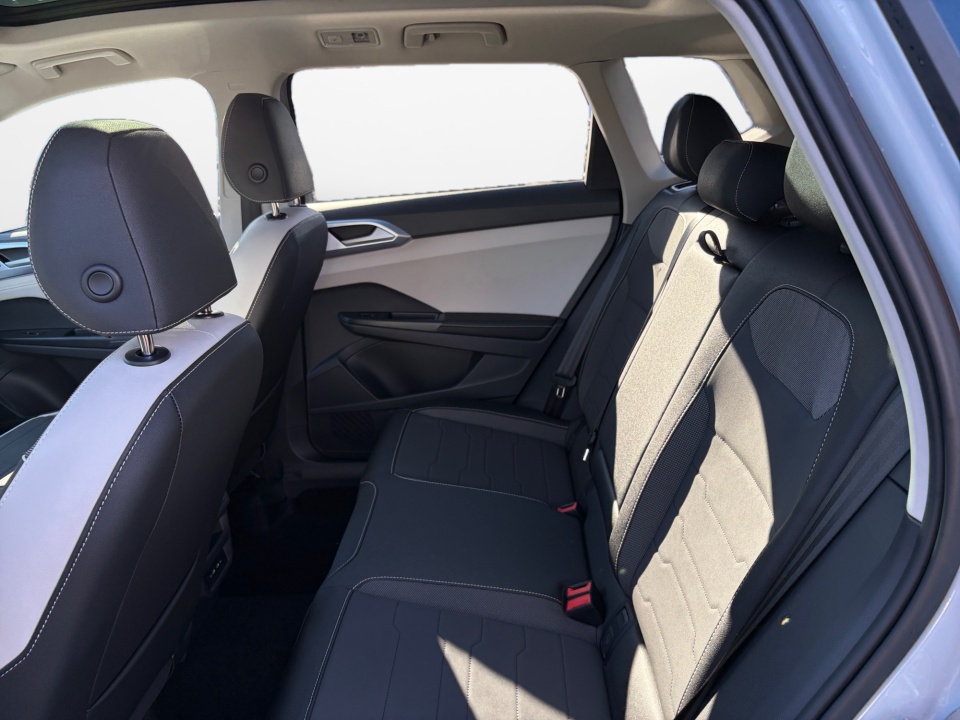 3VVVC7B22TM000492 2026 Volkswagen Taos SE