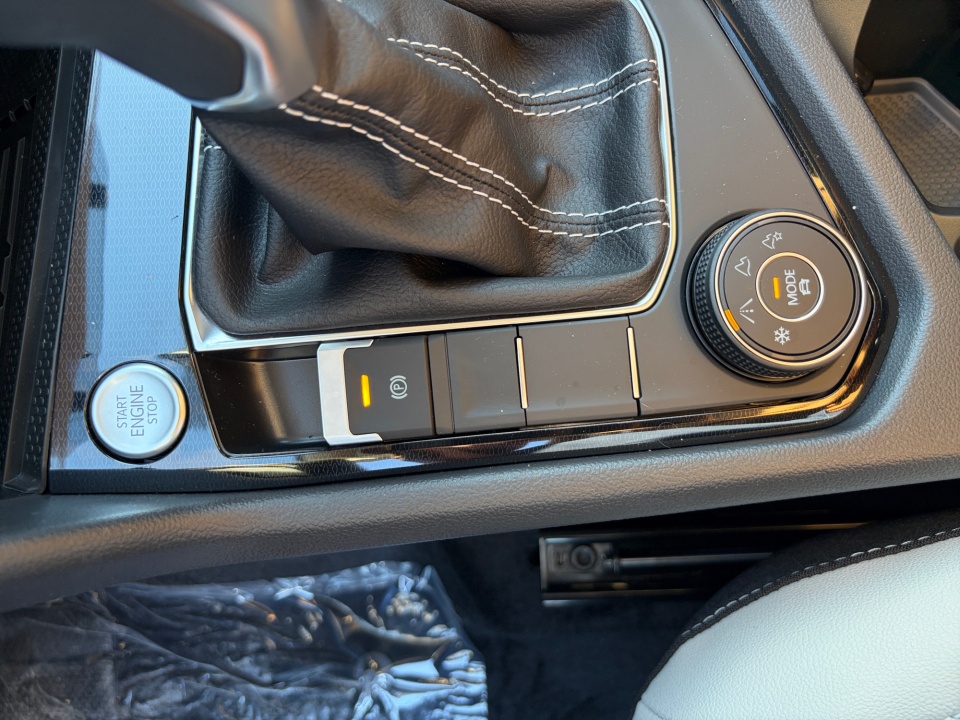 3VVVC7B22TM000492 2026 Volkswagen Taos SE