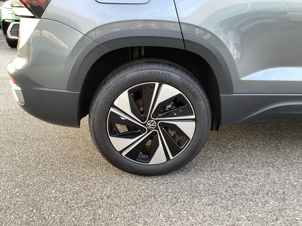 3VVVC7B22TM006227 2026 Volkswagen Taos SE