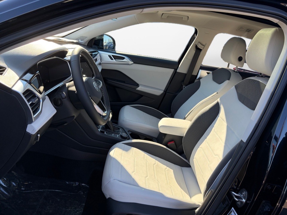 3VVVC7B2XTM000224 2026 Volkswagen Taos SE