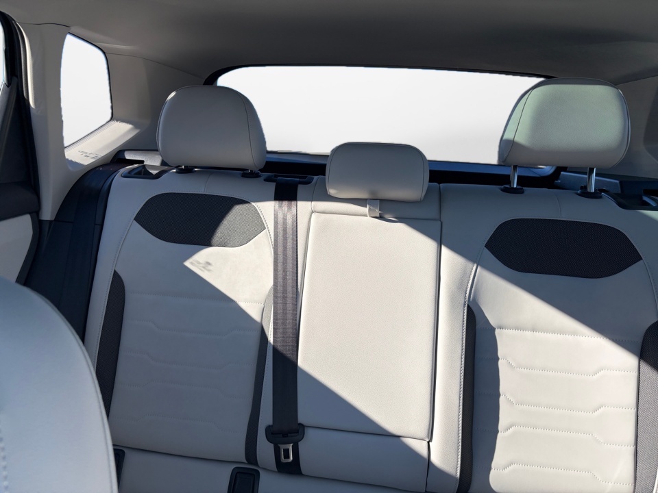 3VVVC7B2XTM000224 2026 Volkswagen Taos SE