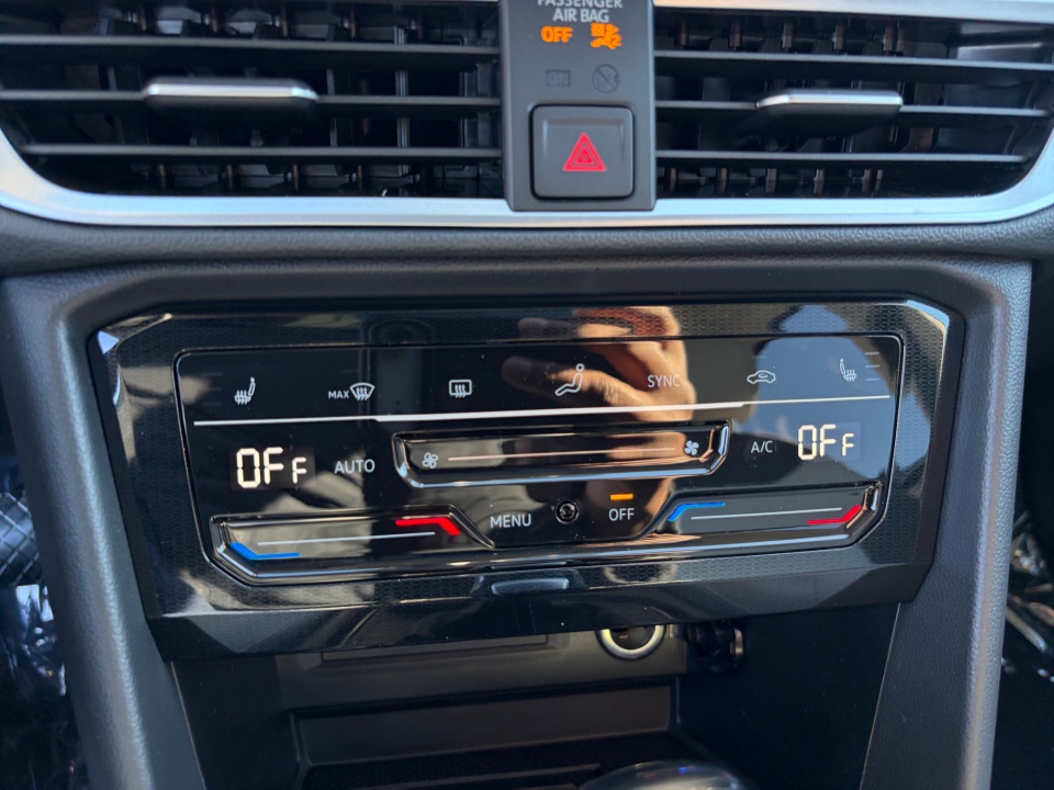 3VVVC7B2XTM000224 2026 Volkswagen Taos SE