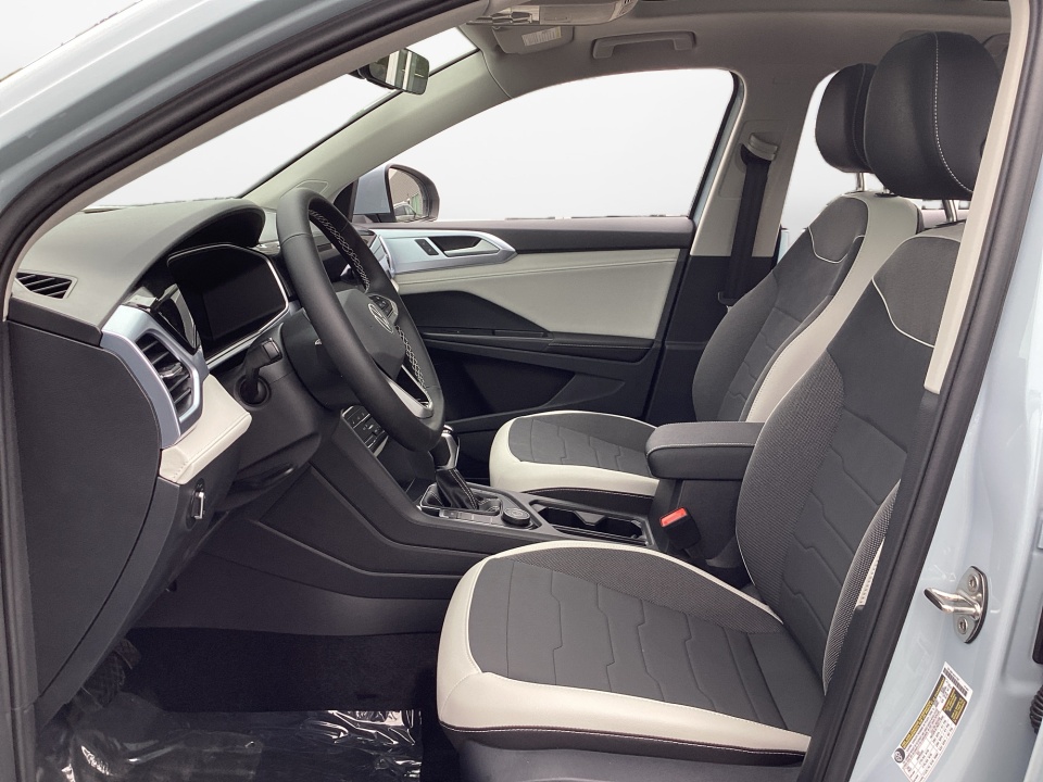 3VVVC7B2XTM067244 2026 Volkswagen Taos SE