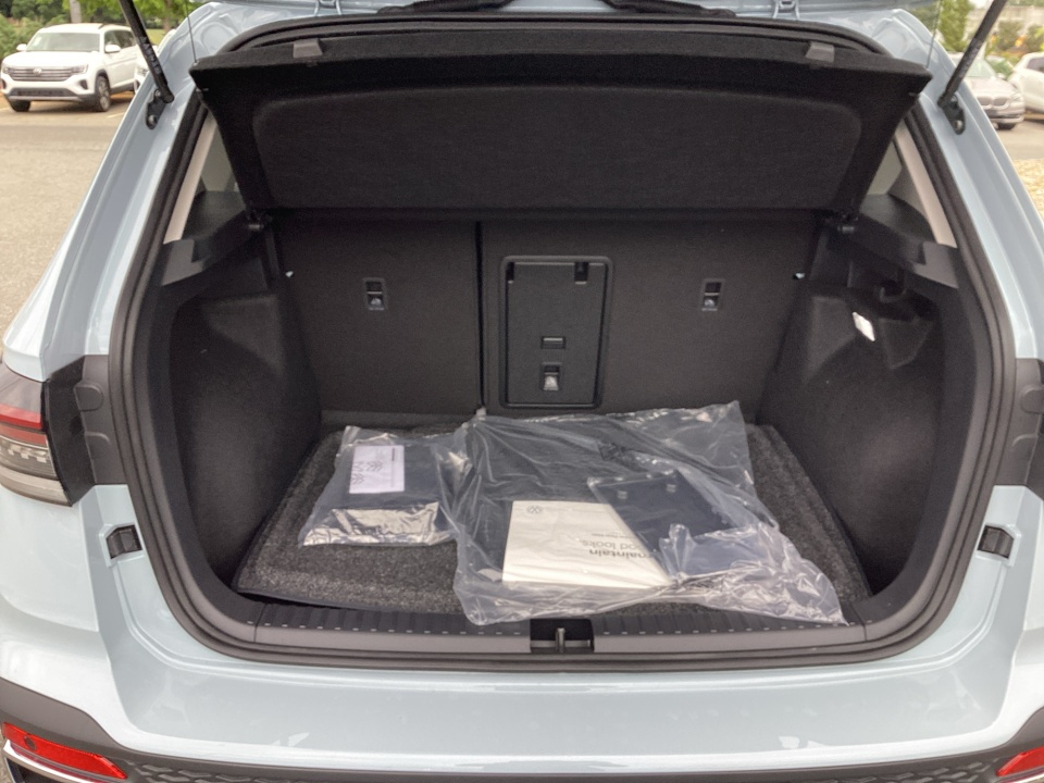 3VVVC7B2XTM067244 2026 Volkswagen Taos SE