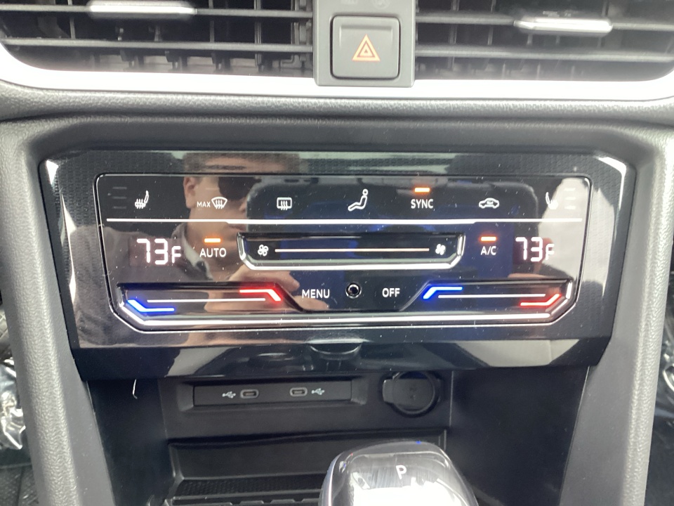 3VVVC7B2XTM067244 2026 Volkswagen Taos SE