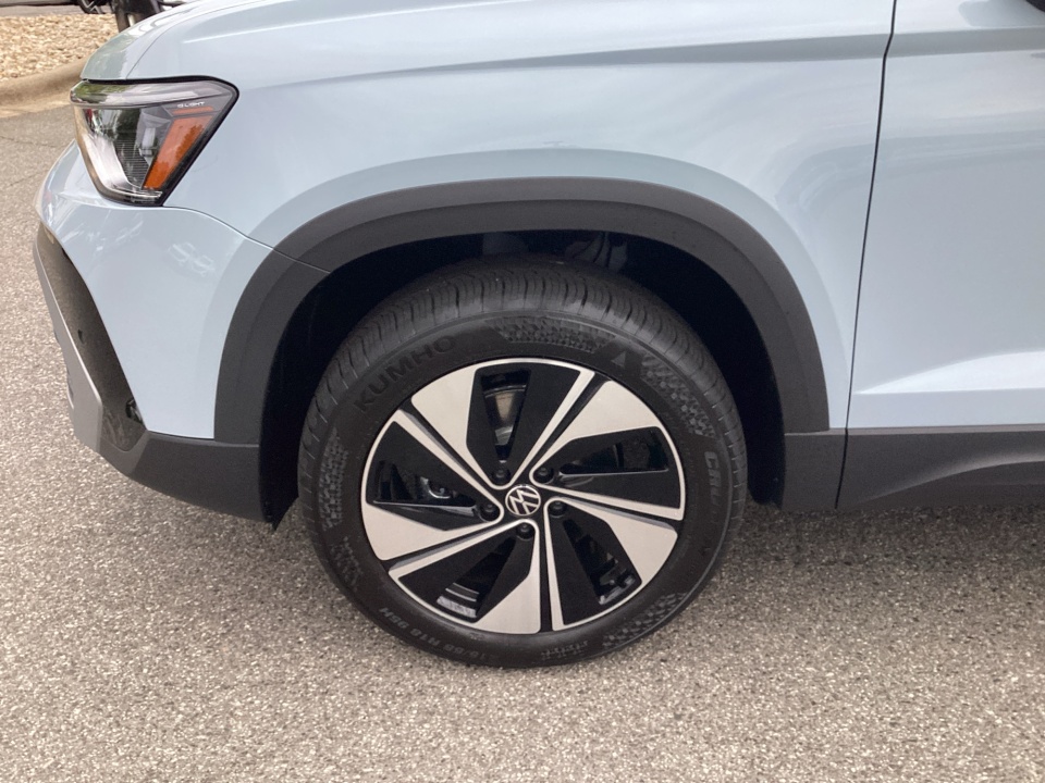 3VVVC7B2XTM067244 2026 Volkswagen Taos SE