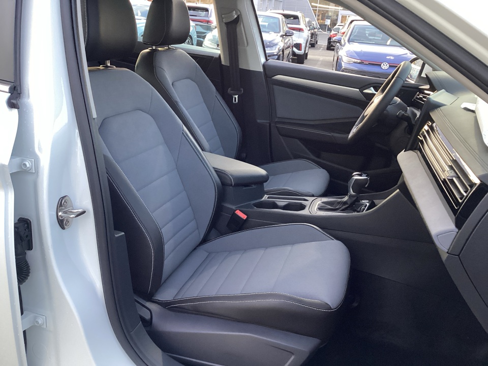 3VW7W7BU9TM027704 2026 Volkswagen Jetta SE