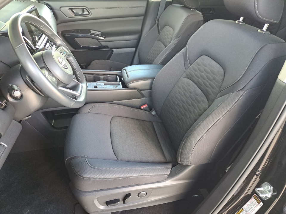 Used 2025 Nissan Pathfinder SUV