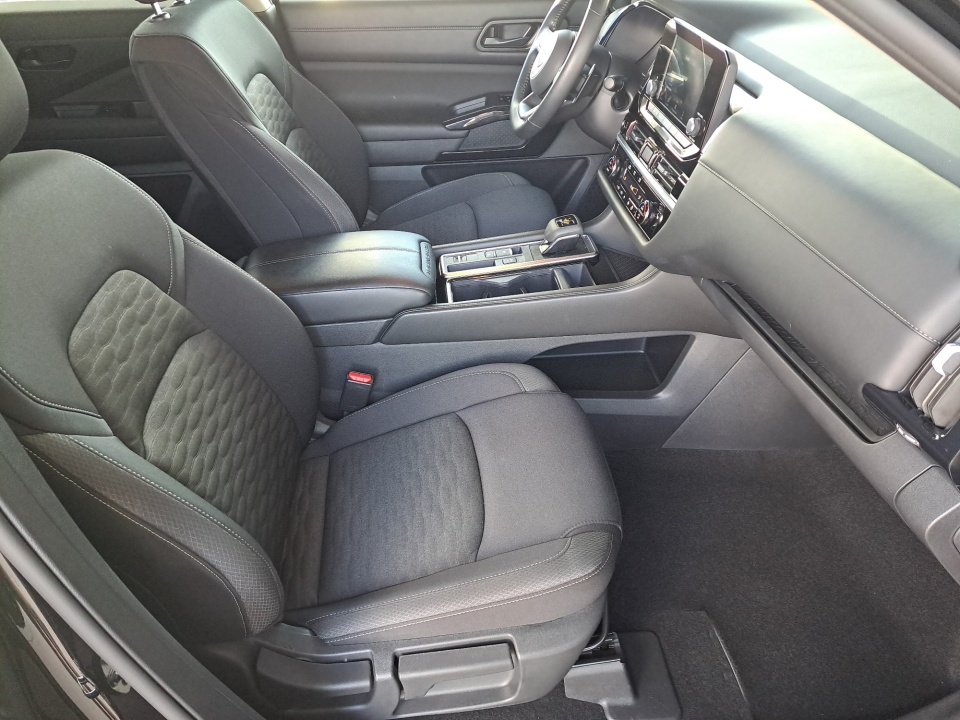Used 2025 Nissan Pathfinder SUV