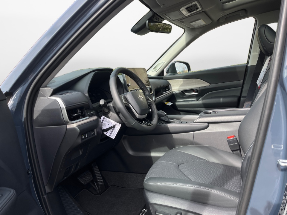 5TDAAAA52TS041040 2026 Toyota Grand Highlander Limited