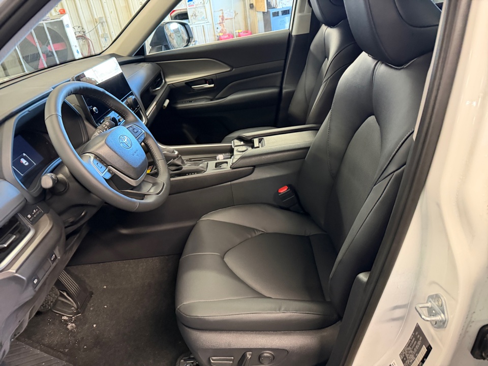 5TDAAAB5XTS124164 2026 Toyota Grand Highlander XLE