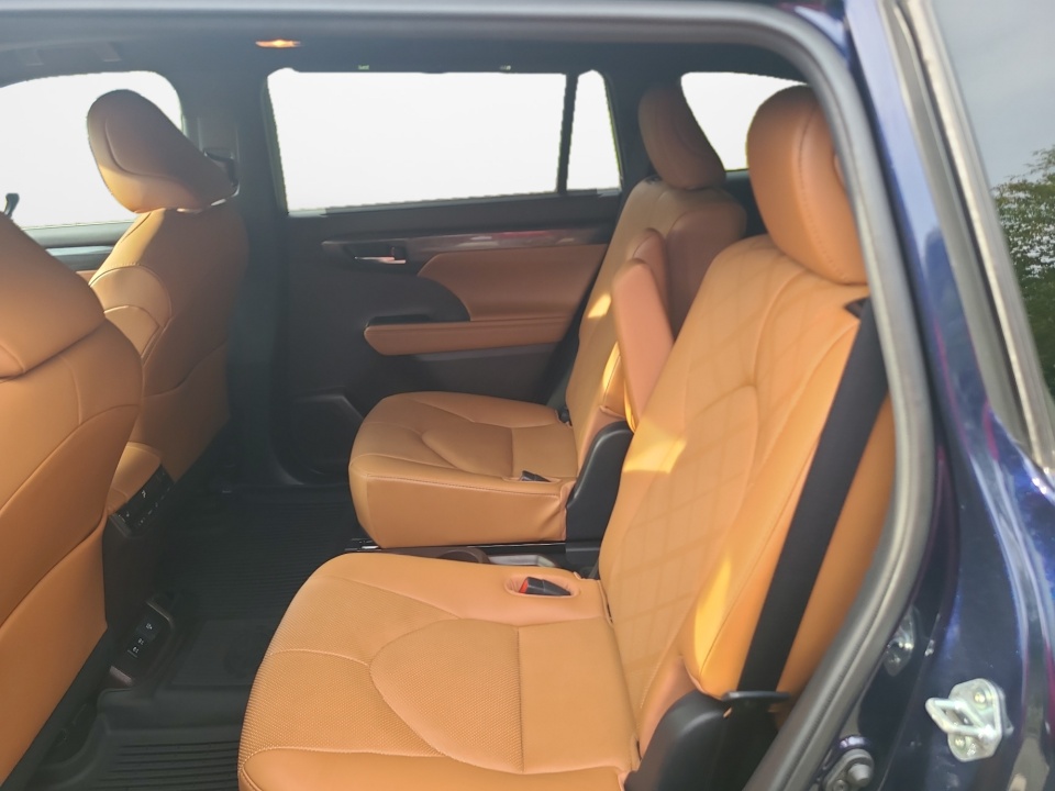 Used 2021 Toyota Highlander SUV