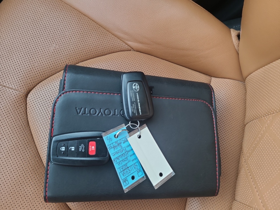 Used 2021 Toyota Highlander SUV