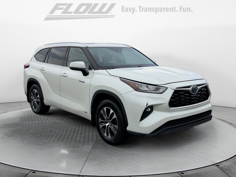 White 2020 Toyota Highlander Hybrid XLE AWD SUV / Crossover All-Wheel Drive Automatic