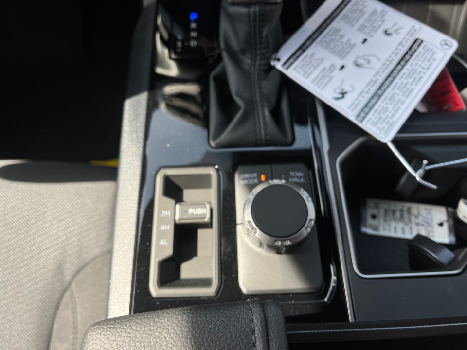 5TFLA5DBXTX393195 2026 Toyota Tundra SR5 CrewMax 5.5' Bed