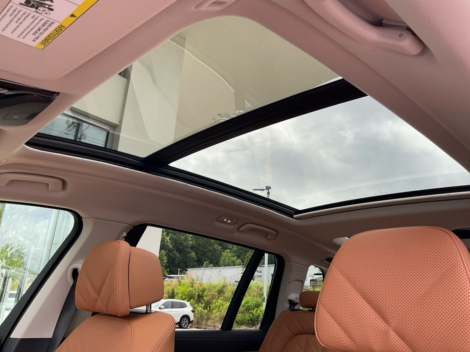 5UX23EM00V9480243 2027 BMW X7 xDrive40i