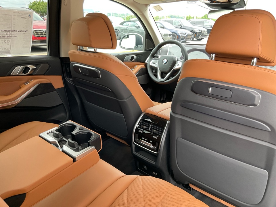 5UX23EM00V9480243 2027 BMW X7 xDrive40i