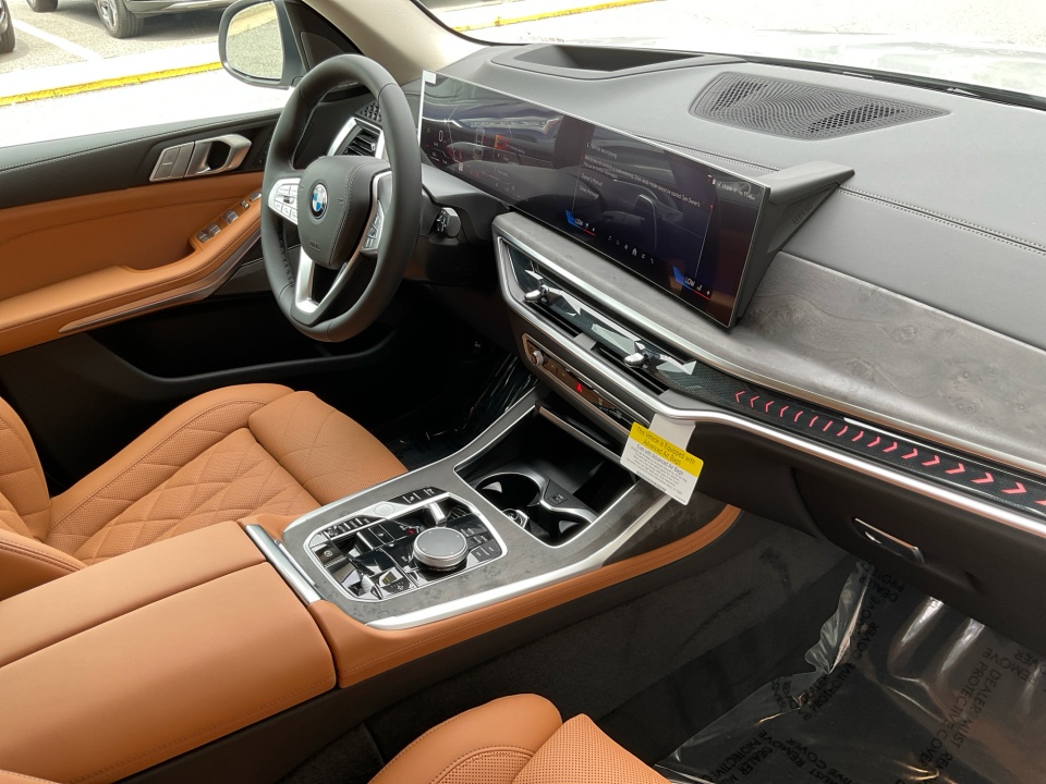 5UX23EM00V9480243 2027 BMW X7 xDrive40i
