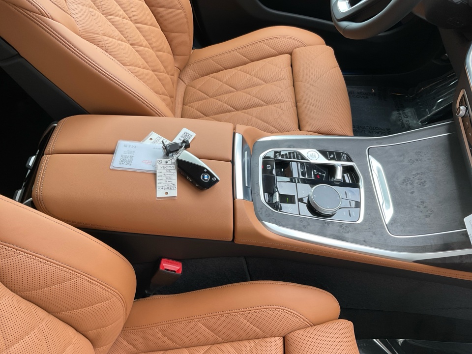5UX23EM00V9480243 2027 BMW X7 xDrive40i
