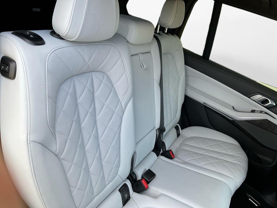 5UX23EM08P9S04086 2023 BMW X7 xDrive40i