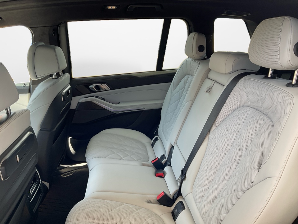 5UX23EM08P9S04086 2023 BMW X7 xDrive40i