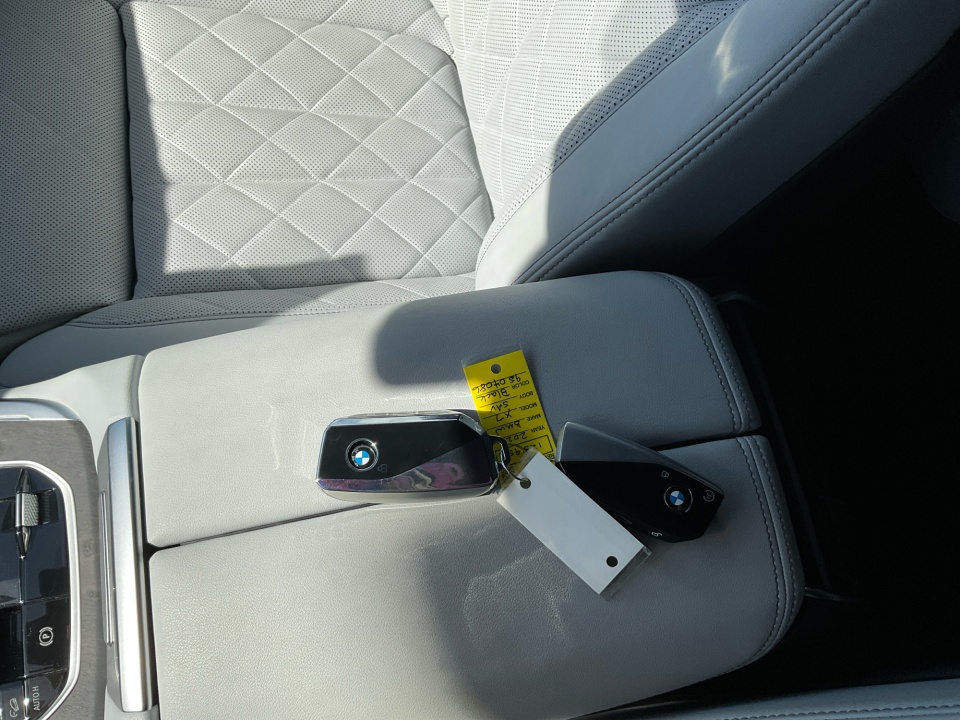 5UX23EM08P9S04086 2023 BMW X7 xDrive40i