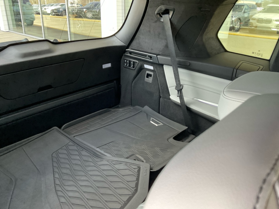 5UX23EM08P9S04086 2023 BMW X7 xDrive40i